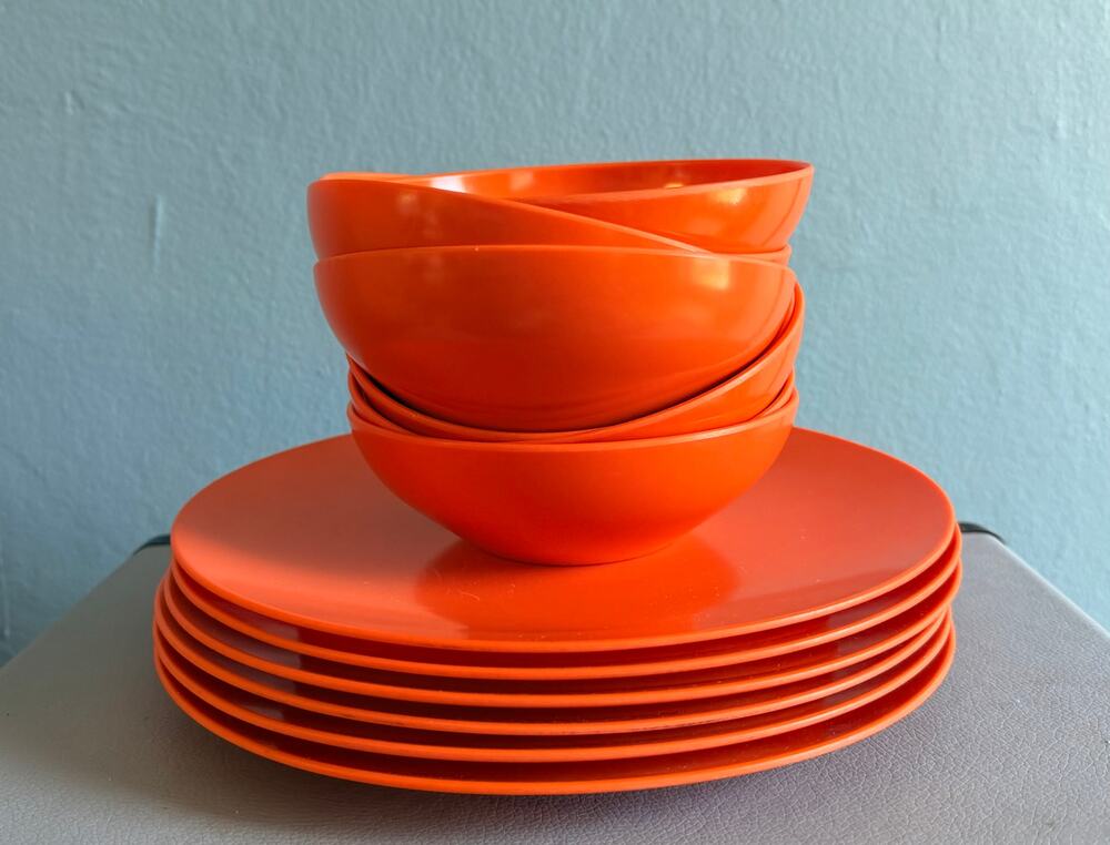 Vintage Set of 6 Orange Melamine Dinnerware Plates Bowls MCM Picnic Camping